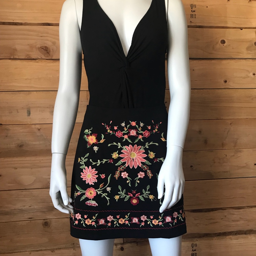 Embroidered skirt